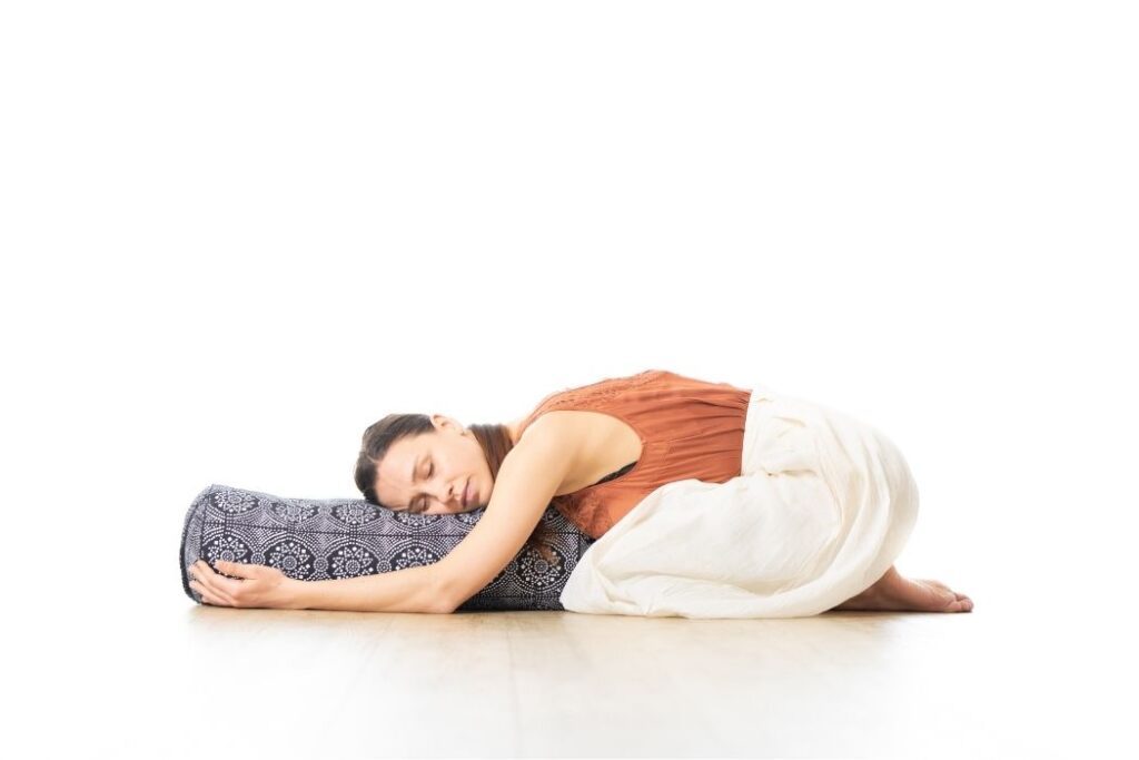 bolster balasana enfant