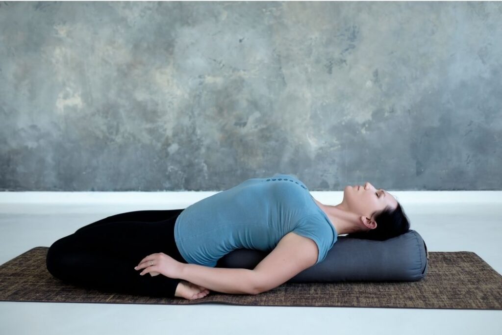 bolster selle supta vajrasana